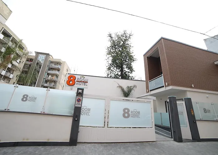 8Room Hotel