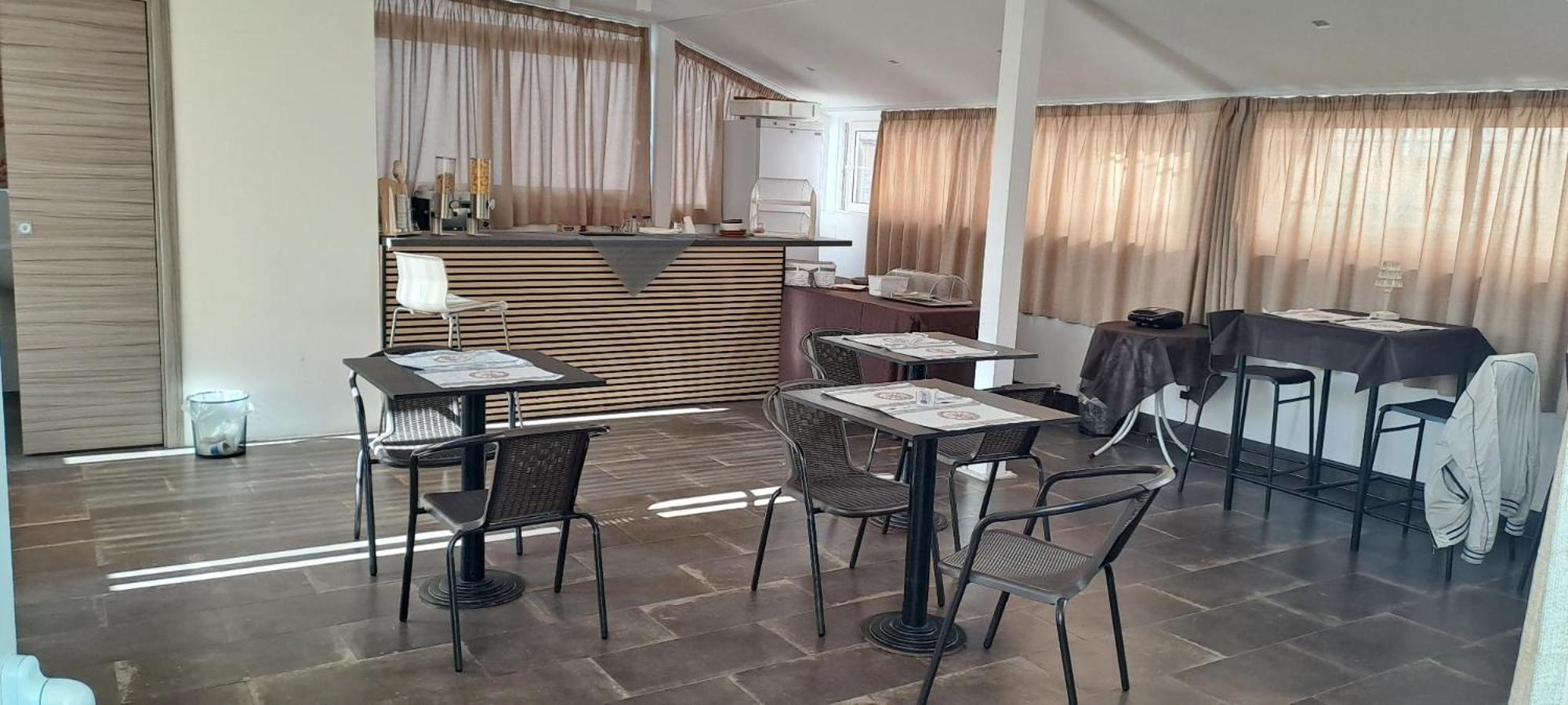 8room Hotel